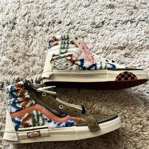 Vans Sk8-Hi Textile Tapestry Sherpa Leather Lace Up/Zip up - Men’s 9.5

🚨NEW🚨